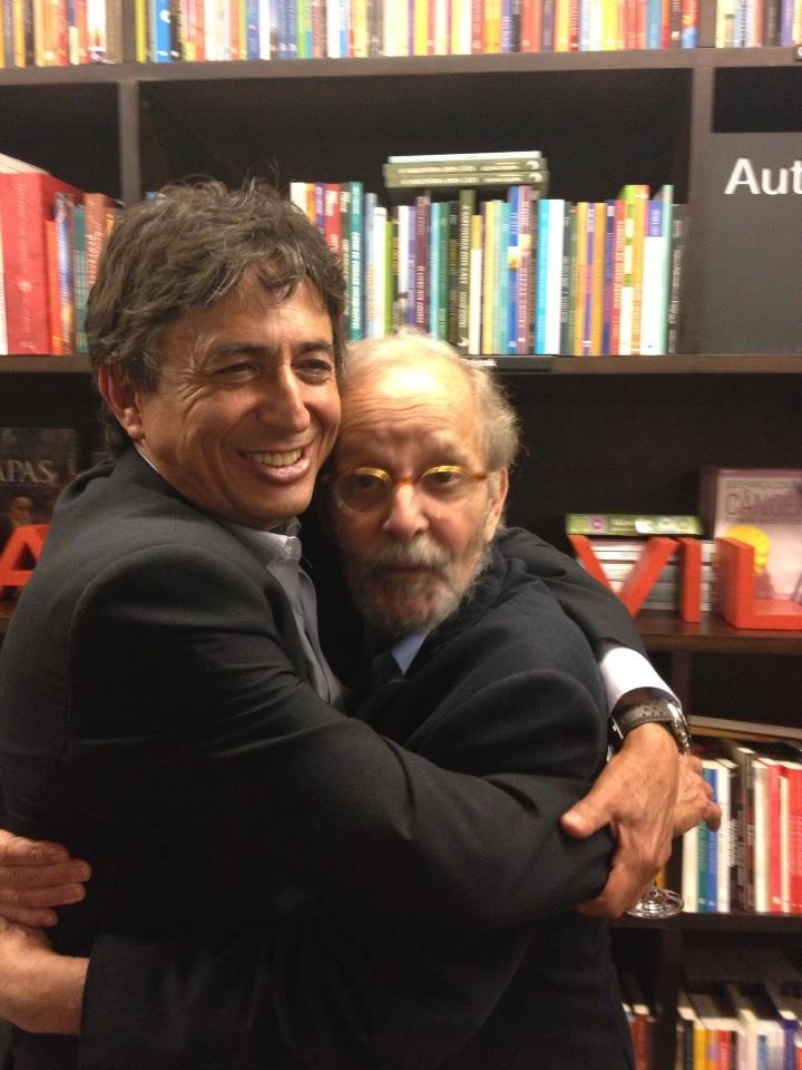 Amigos, os jornalistas Gérson de Souza e Goulart de Andrade, em novembro de 2012 na Livraria da Vila do Shopping Higienópolis. Foto: arquivo pessoal de Goulart de Andrade