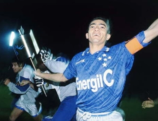 Nonato ergueu muitas taças com a Raposa 