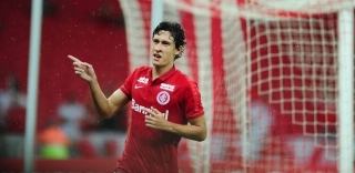 O Grêmio afirmou que irá multar Edílson pela expulsão