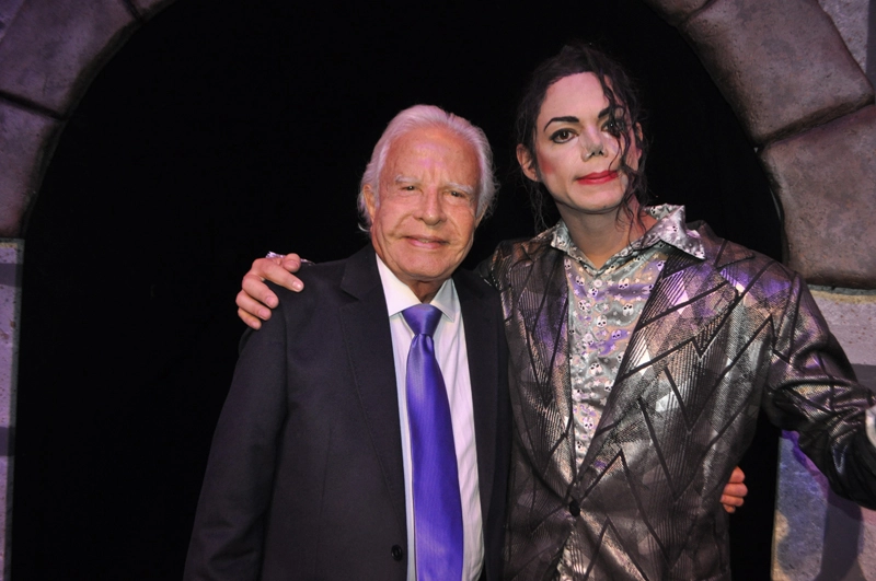 Cid Moreira e sósia de Michael Jackson na festa do Prêmio Comunique-se em 26 de setembro de 2017, no Tom Brasil, em São Paulo. Foto: Marcos Júnior Micheletti/Portal TT