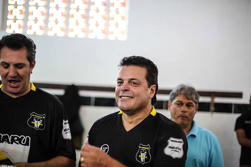 Dia 6 de novembro de 2016, no campo da Ponte Preta de Guarujá, o primeiro encontro de ídolos do Santos dos anos 90 organizado pela Associação Família 1912. Ranielli, Paulinho McLaren e Marcelo Veiga. Foto enviada por Wesley Miranda