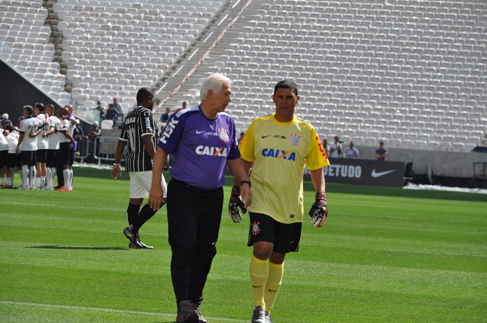 Leão e Dagoberto em 10 de maio de 2014, na Arena Corinthians. Foto: Marcos Júnior/Portal TT