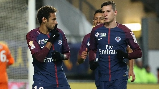 Neymar comemora gol do PSG ao lado de Draxler. Foto: Jean Catuffe/Getty Images