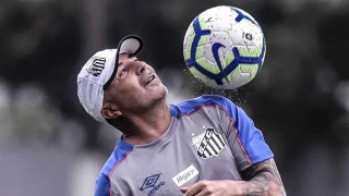 Técnico do Santos em treino no CT Rei Pelé. Foto: Ivan Storti/Santos FC/Via UOL