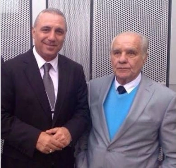 Evaristo de Macedo e o búlgaro Hristo Stoichkov em encontro no no Camp Nou, Barcelona, em março de 2015. (Foto: Reprodução Instagram)