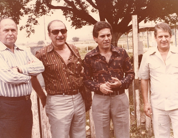 Festa de Natal de 1977. Da direita para a esquerda: Carlos Aymard, Joseval Peixoto e Zé Savóia (pai do repórter e comentarista José Eduardo Savóia)