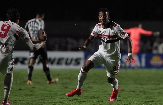 Volante chega ao Galo com contrato de empréstimo de um ano. Foto: Rubens Chiri/saopaulofc.net