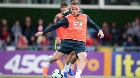 Arthur perde mais um treino, será reavaliado e pode ser cortado da seleção