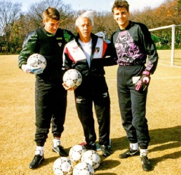 São Paulo no inicio dos anos 90, o goleiro titular Zetti, o treinador de goleiros Valdir Joaquim de Moraes e o goleiro reserva Marcos Bonequini