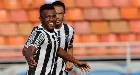 Corinthians negocia a contratação de Cicinho, ex-Santos