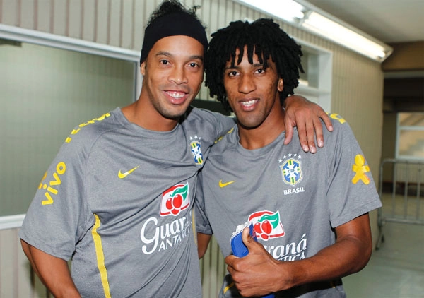 turma da monica + wallpapers,homenagem ao corinthians e ronaldinho  gaúcho,imagens especiais,site oficial e personagens