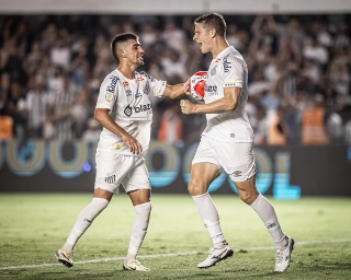 Equipe da Vila caiu de rendimento mas é favorita. Foto: Raul Baretta/Santos FC