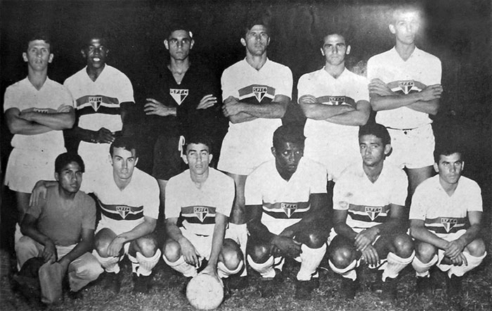 Da esquerda para a direita, em pé: De Sordi, Jurandir, Gilberto, Bellini, Riberto e Sérgio Lopes. Agachados: não identificado, Nondas, Prado, Benê, Cido e Faustino. Foto enviada por Walter Roberto Peres