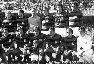 Time do Atlético-PR em 1973. Em pé, da esquerda para a direita: Cláudio Deodato, Júlio, Gainete, Di, Sérgio Lopes e Almeida. Agachados: Buião, Orlando, Sicupira, Didi Pedalada e Torino