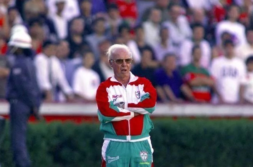 Em 1999, então treinador da Portuguesa de Desportos, comandando a Lusa em partida no Canindé. Foto: Divulgação