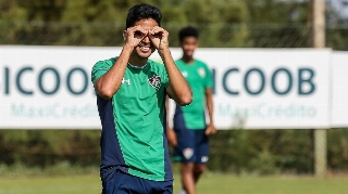 Igor Juli&atilde;o ser&aacute; titular do Fluminense diante da Chapecoense: olho na vit&oacute;ria. Foto: Lucas Mer&ccedil;on/Fluminense