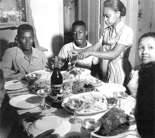 Dondinho, Pelé e Dona Celeste: família reunida no almoço ou no jantar é coisa rara nos dias de hoje.