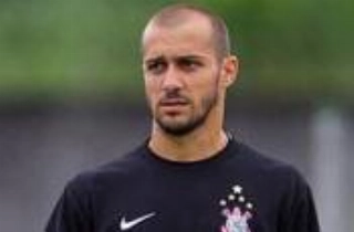 Alessandro renova contrato com o Timão até 2011