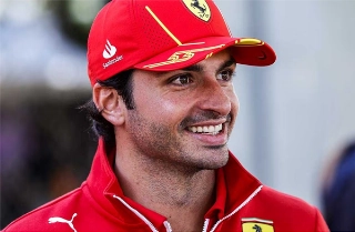 Espanhol da Ferrari recupera-se de cirurgia que o tirou da etapa saudita. Foto: Scuderia Ferrari