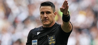 Terceiro Tempo - Bola Murcha - Rafael Klein - A arbitragem brasileira coleciona polêmicas, mas a de Rafael Klein no Allianz Parque ultrapassou o limite. A entrada de Gustavo Gómez em Wanderson foi clara para expulsão. O árbitro revisou o lance inúmeras vezes e, ainda assim, preferiu ignorar o que todo mundo viu. Amarelo para um lance de vermelho escancarado. Uma decisão que mancha o jogo e alimenta ainda mais o descrédito no apito nacional.
