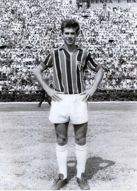 Valdir Birigui com a camisa listrada do Tricolor