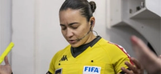 Terceiro Tempo - Bola Murcha - Edina Alves Batista - Boa árbitra, a apitadora de Red Bull Bragantino x Corinthians teve uma noite desastrosa em Bragança Paulista. Estava confusa, insegura, marcando faltas no grito e tomando decisões impulsivas que bagunçaram um jogo que poderia ter tido outro final. A "cereja do bolo" foi a expulsão de José Martinez, um erro grosseiro.


