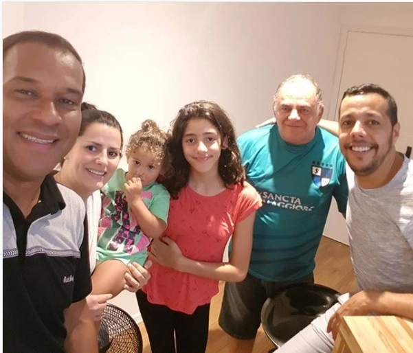 Muller reunido com amigos e familiares, em janeiro de 2018. (Foto: Reprodução Instagram)