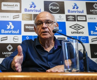 Romildo Bolzan destacou que novo técnico será escolhido após reformulação na diretoria. Foto: Lucas Uebel/Grêmio FBPA