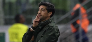 Terceiro Tempo - Bola Murcha - Abel Ferreira - O Palmeiras chegou à quinta partida seguida sem vencer. Isso pode acontecer com qualquer time, sobretudo em final de temporada, mas as declarações de seu treinador após a derrota para o Grêmio em Porto Alegre foram pra lá de infelizes. Não admitir as falhas e tentar empurrar para outros os dissabores das derrotas fica muito feio, sobretudo para quem é tão vitorioso. 