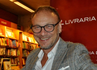 Quarto livro do jornalista é uma retrospectiva de sua trajetória profissional. Foto: Marcos Júnior Micheletti/Portal TT