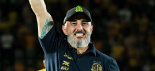 Terceiro Tempo - Bola Cheia - Rafael Guanaes - O grande feito deste Brasileirão certamente é o de Rafael Guanaes. Com uma das menores folhas salariais da competição, o treinador transformou o Mirassol de postulante ao rebaixamento em classificado para a fase de grupos da Libertadores. É o tipo de campanha que, para um clube do interior paulista, vale tanto quanto um título. Sensacional!
