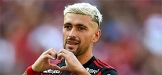 Terceiro Tempo - Bola Cheia - Arrascaeta - Arrascaeta é covardia! Na estreia do Flamengo na Copa Intercontinental, o uruguaio, com dois gols, foi quem salvou o Rubro-Negro no duríssimo jogo contra o Cruz Azul. Fosse brasileiro, seria titular absoluto de nossa seleção! 