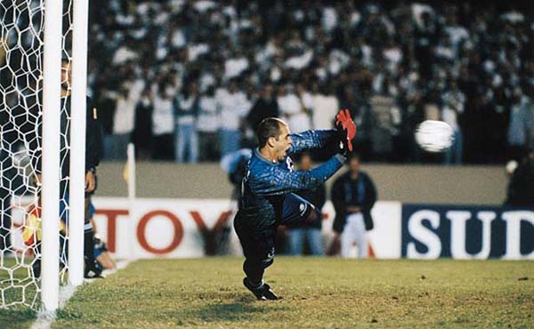 Há 18 anos, Marcos e Palmeiras eliminavam o Corinthians da ...