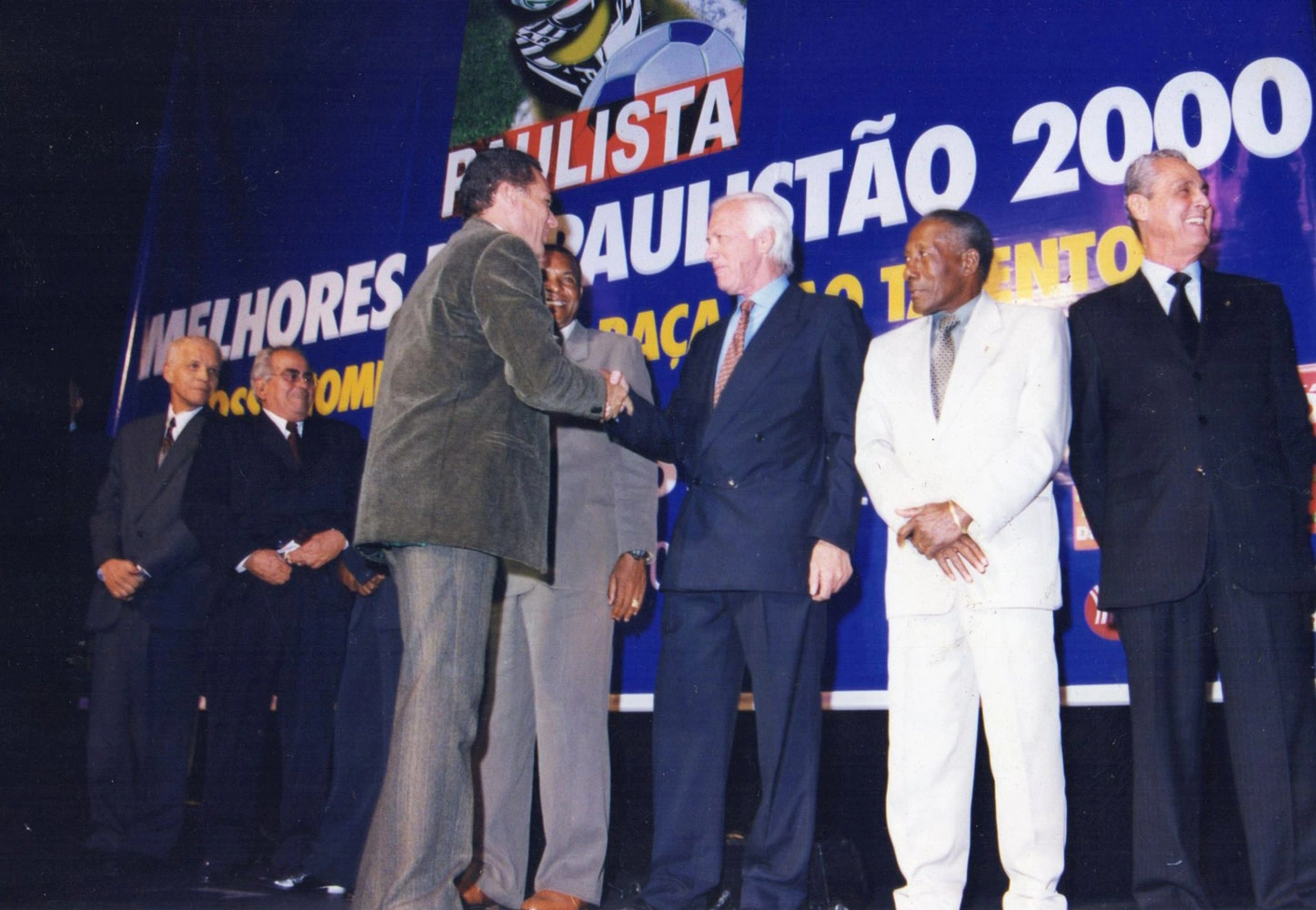 Festa de premiação dos melhores do Paulistão de 2000. Da esquerda para a direita, Ademir da Guia, Zito, Vanderlei Luxemburgo, Luis Pereira, Bellini, Djalma Santos e Gylmar dos Santos Neves