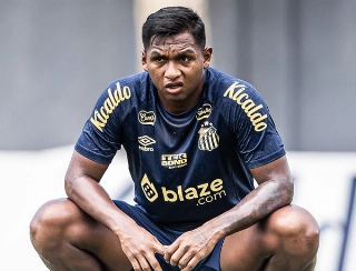 O Santos já tentou emprestá-lo ou até negociá-lo em definitivo. Foto: Raul Baretta/ Santos FC.
