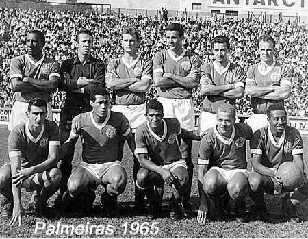 Acima, confira o Palmeiras antes de enfrentar o Comercial de Ribeirão Preto, no estádio Palestra Itália. EM PÉ: Djalma Santos, Valdir Joaquim de Moraes, Santo, Procópio, Dudu e Ferrari. AGACHADOS: Julinho, Servílio, Tupãzinho, Ademir da Guia e Germano. Naquela tarde de quara-feira, dia 11 de agosto de 1965, o Verdão ganhou a partida por 3 a 1. Servílio, com dois gols, e Tupãzinho marcaram para o Palmeiras. Ari descontou para o Bafo. O jogo foi válido pelo primeiro turno do Paulistão daquele ano