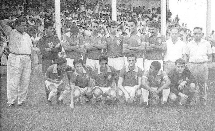 Da esquerda para a direita, em pé: o técnico Virgílio, Xexa, Paschoal, Negão, Jura, Testão, Maracanã, o presidente José Segato e o médico Dr. Tadayuki. Agachados: Paulinho, Lisca, Oswaldo, Pedrinho, Sarará e Ruy. Foto enviada por Tico Cassola