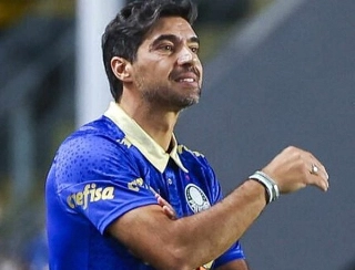 O português comentou o mosaico apresentado pela torcida palmeirense em sua homenagem. Foto: Cesar Greco/Ag. Palmeiras