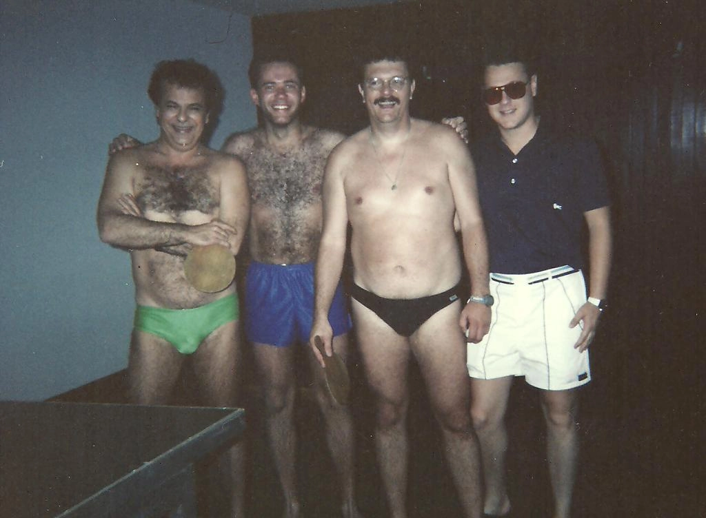 Nos anos 80, amigos reunidos prontos para um bronzeado: Roberto Avallone, João Henrique Pugliesi, Chico Lang e Márcio Trevisan