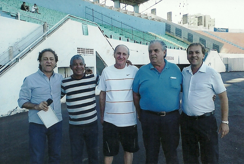 Da esquerda para a direita, o presidente Breno, Ferreira, Paulo Bin, Tomires e Reginaldo. Foto enviada por Tomires