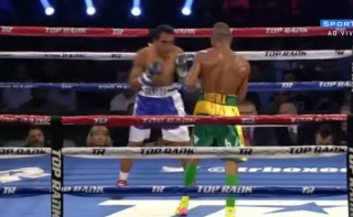 Medalhista de ouro olímpico continua invicto no boxe profissional