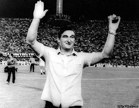 Nos anos 80, Julinho foi homenageado no estádio Artemio Franchi, anes de uma partida da Fiorentina