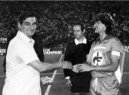 O capitão do time italiano na ocasião era Giancarlo Antognoni, grande meio-campista que jogou na Fiorentina de 1972 a 87.