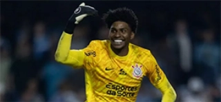 Terceiro Tempo - Bola Cheia - Hugo Souza - Se o Corinthians est&aacute; nas semifinais, muito passa pelas m&atilde;os de Hugo Souza. Seguro, decisivo e gigante nos p&ecirc;naltis, o goleiro salvou o Tim&atilde;o em momentos cruciais e confirmou a excelente fase. Hoje, &eacute; disparado um dos pilares do time de Dorival.