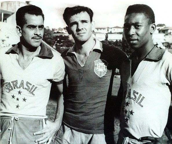 Trio santista na seleção brasileira: Zito, Pepe e Pelé. Foto: ASSOPHIS (Associação dos Pesquisadores e Historiadores do Santos F.C)