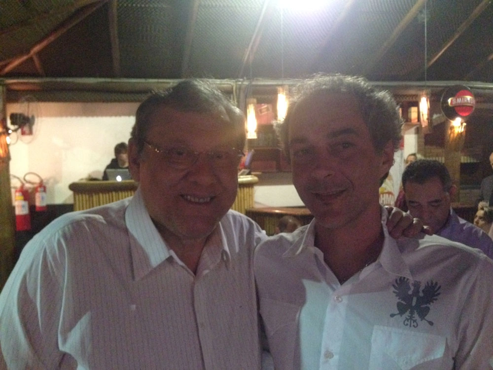 Em setembro de 2014. Milton Neves e Vinícius Anechinni, filho de Nicolau, ex-volante do Noroeste de Bauru e Muzambinho-MG. Foto enviada por Vinícius Anechinni