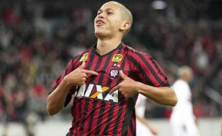 Atlético-PR reage e vence Avaí com dois gols de Marcos Guilherme em SC