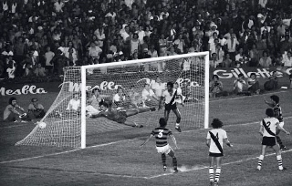 "Deus da Raça" marcou o tento que rendeu o título carioca ao Rubro-Negro. Foto: blogserflamengo.com