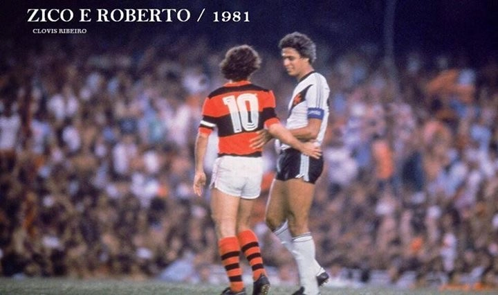 Que encontro! Zico e Roberto Dinamite se cumprimentam durante um clássico entre Flamengo e Vasco, em 1981
