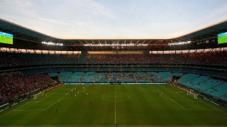 Arena do Grêmio vazia para Venezuela x Peru. Foto: Diego Vara/Reuters/Via UOL